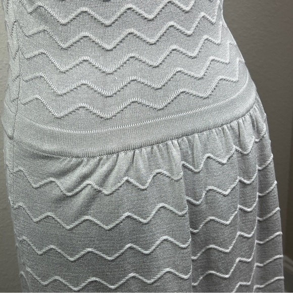 Romeo & Juliet Couture Gray Chevron Sweater Mini Dress Size S - Picture 7 of 7